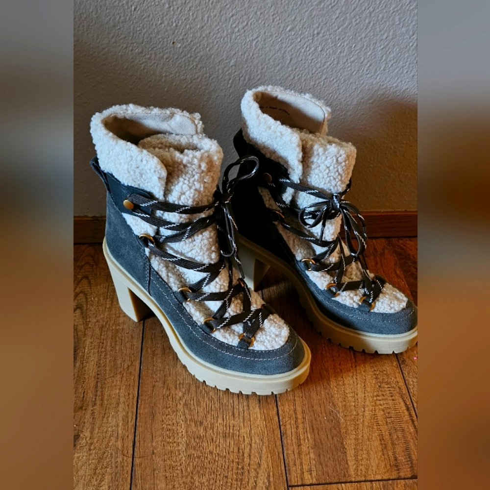 DolceVita platform boots